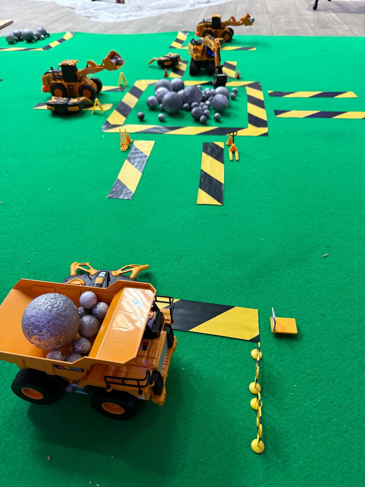 Mini-Chantier véhicules Télécommandés - Miniature 2