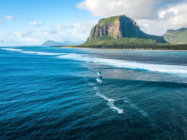 North vs Duotone : Quelle marque de kitesurf choisir ?