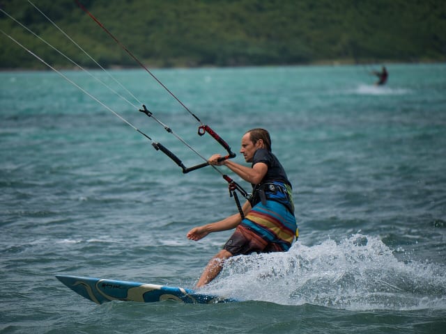 Premier cours kitesurf Maurice : guide complet débutant