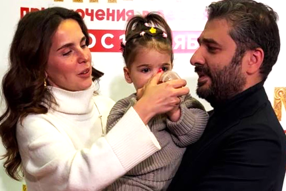 "Элизабет не плакала": Лиза Моряк и Сарик Андреасян на премьере с дочерью