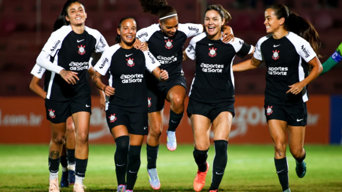 Corinthians avança na Libertadores com goleada histórica