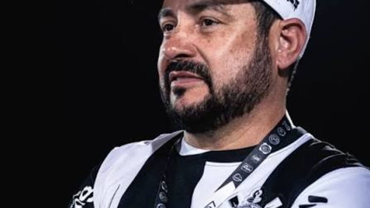 Claudinei Alves é expulso do Corinthians
