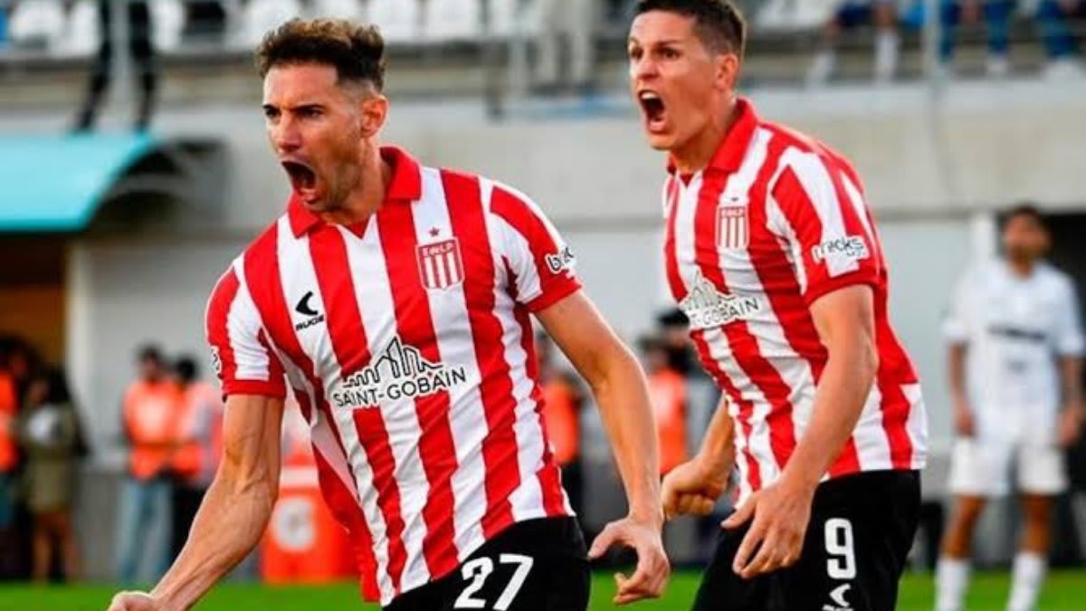 Estudiantes poupa 9 titulares antes de enfrentar Corinthians