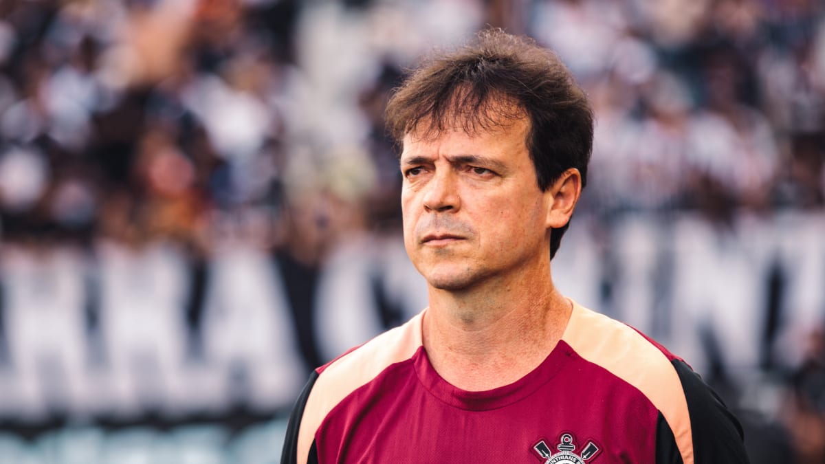 Paz garante Diniz no comando do Corinthians