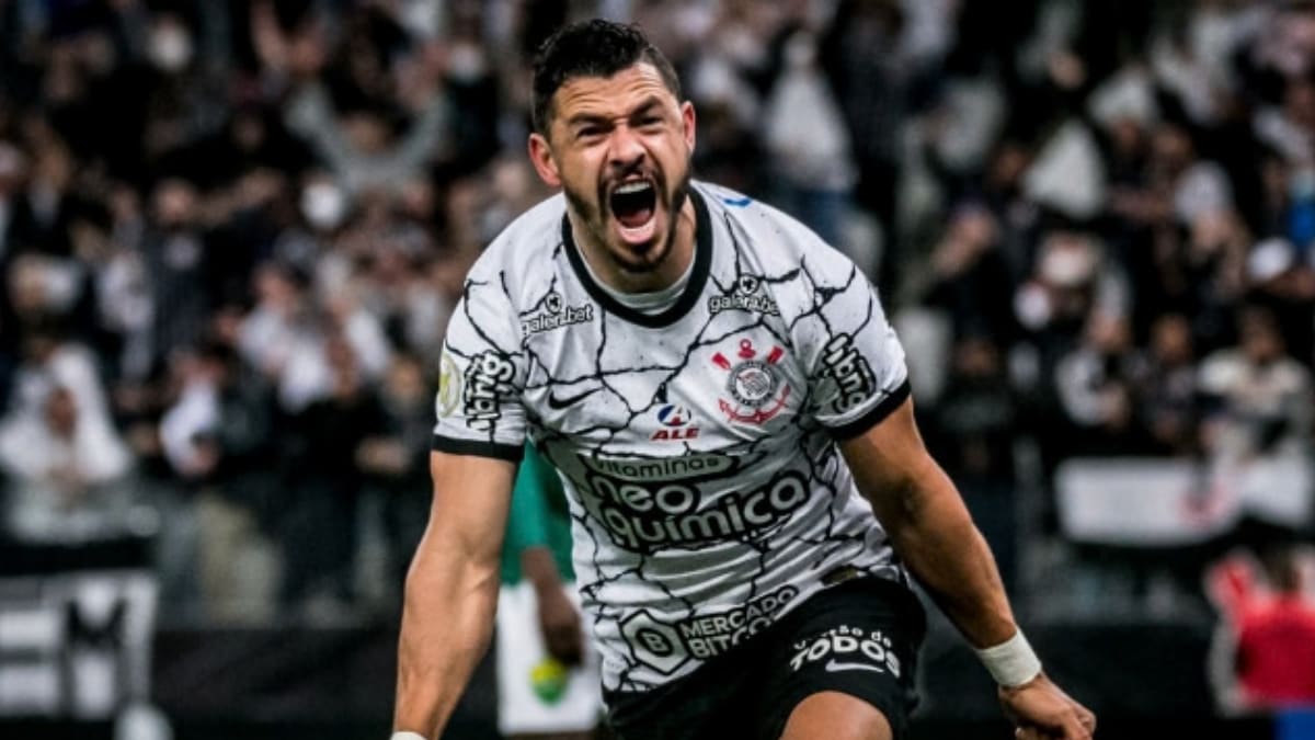 Giuliano se aposenta do futebol