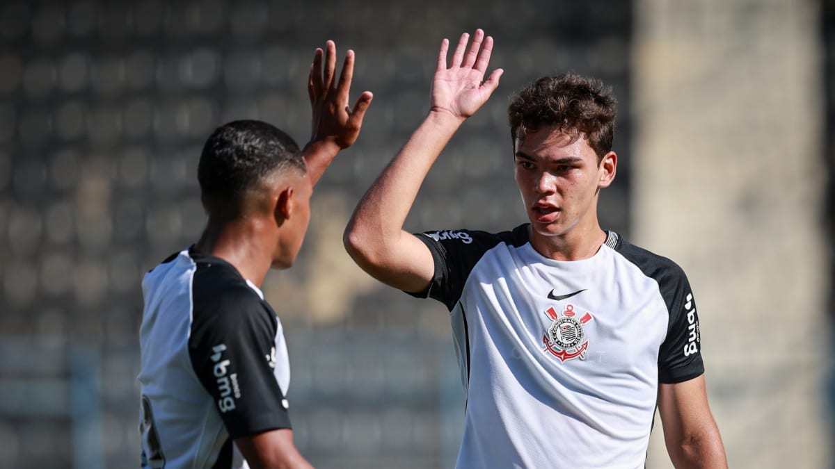 Corinthians goleia e se classifica no Sub 17