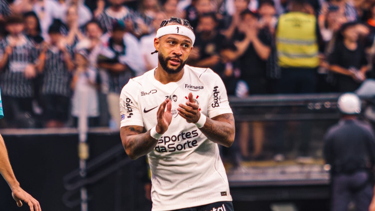 Memphis Depay fora do próximo jogo