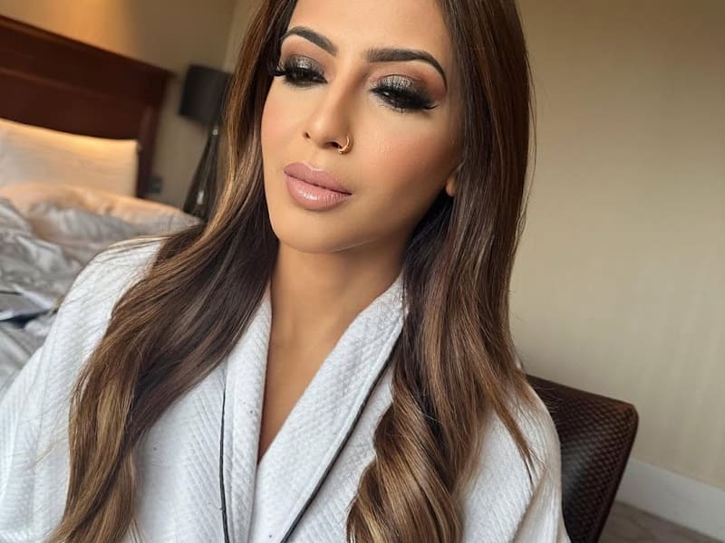 Hasnaa zine Make-up artist photo 5