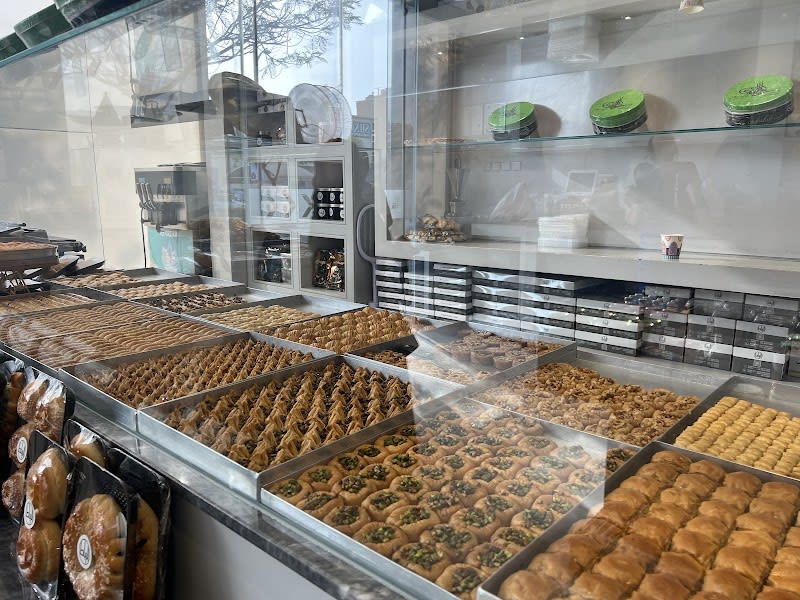 AL RABAT Sweets And Bakery (Duba Branch) مخبز و حلویات الرباط /دبي photo 3