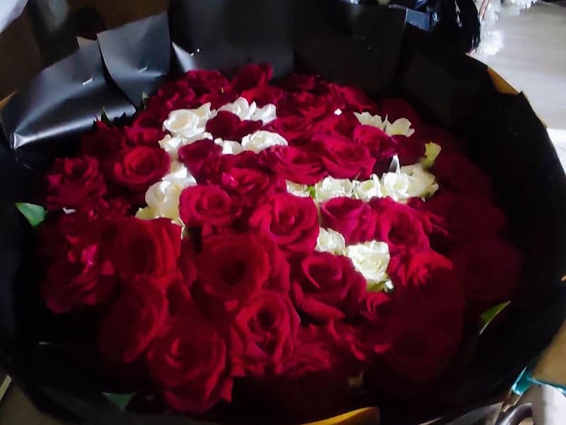 Fleuriste fes bouquet de fleurs la tulip ruge photo 3