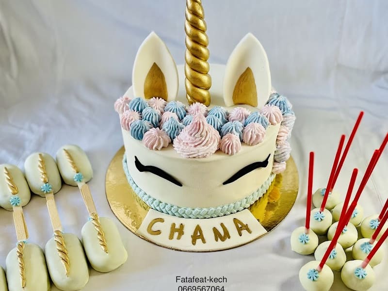 Luxury Wedding Cake Décor photo 4
