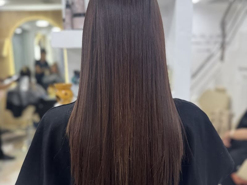 Salon sisters relax photo 6