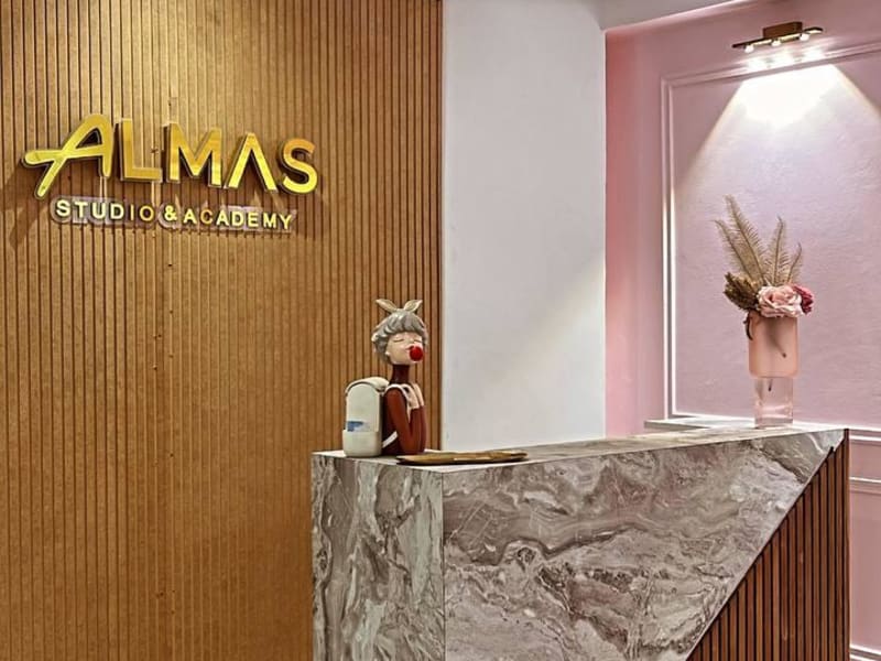 almas makeup academy photo 2