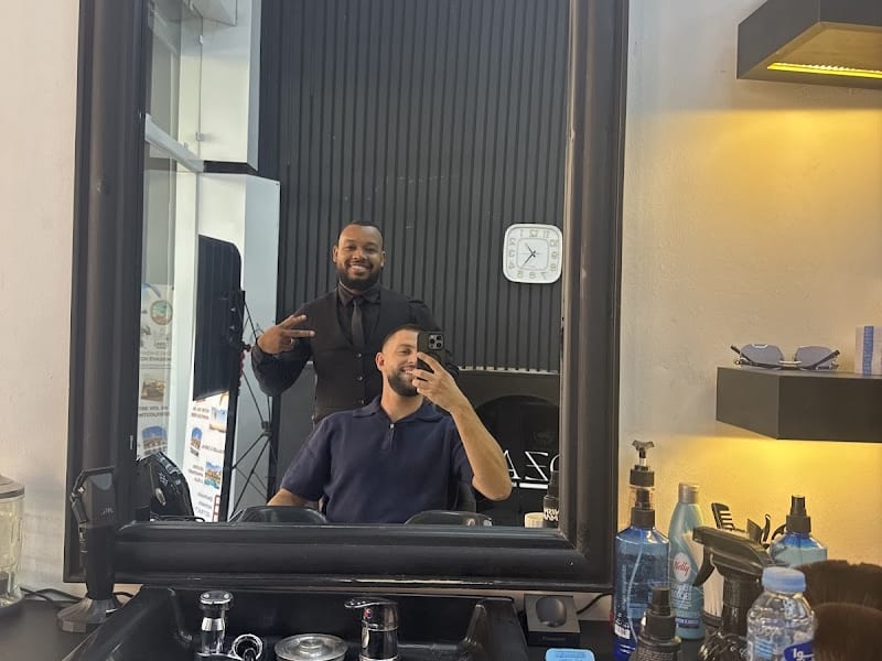 OZAR (Lawest) - Salon de coiffure, barber dégradé à l'américaine, taper & coupe Afro | Coiffeur Brushing Femme & Nails photo 4