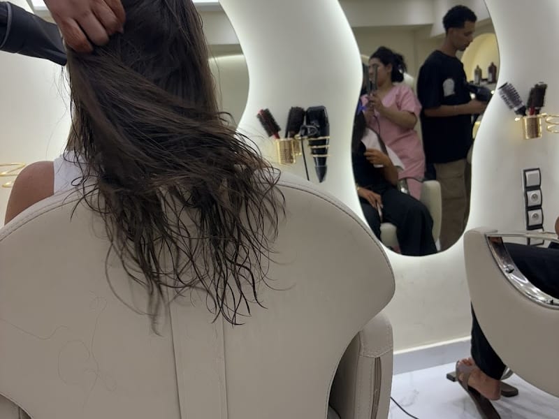 OZAR (Lawest) - Salon de coiffure, barber dégradé à l'américaine, taper & coupe Afro | Coiffeur Brushing Femme & Nails photo 5