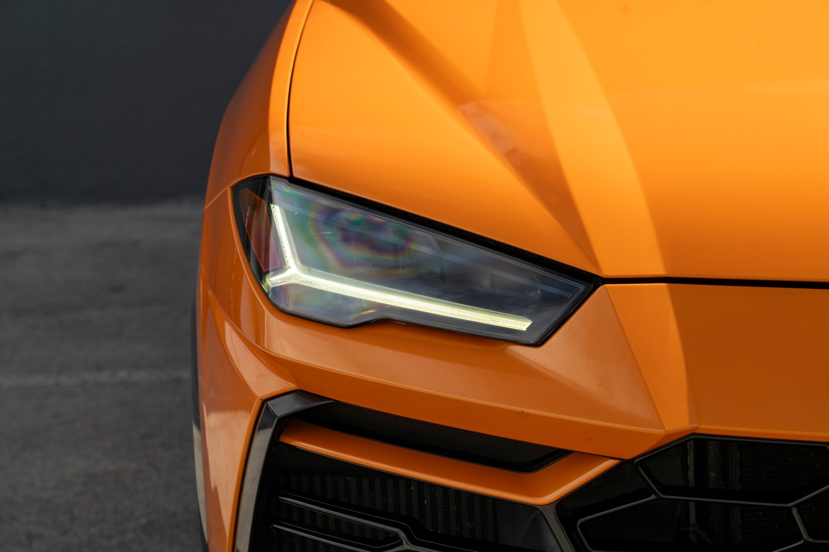 2021 Lamborghini Urus - Thumbnail 3