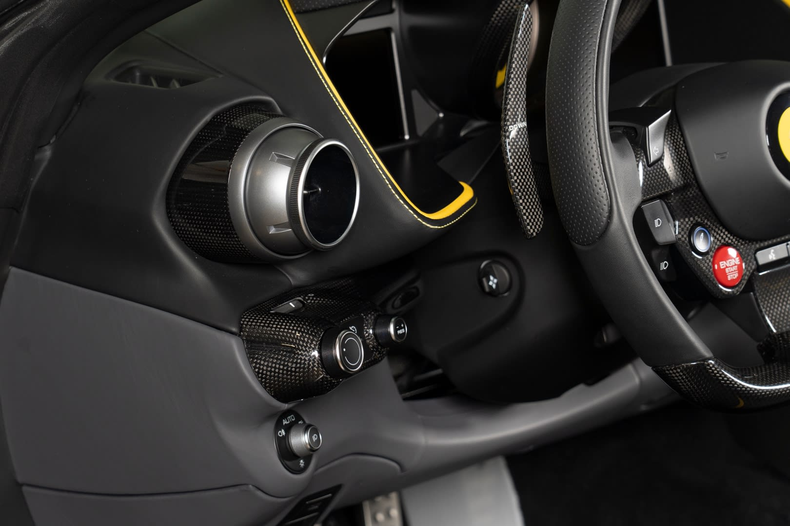 2016 Ferrari 488 GTB - Thumbnail 2