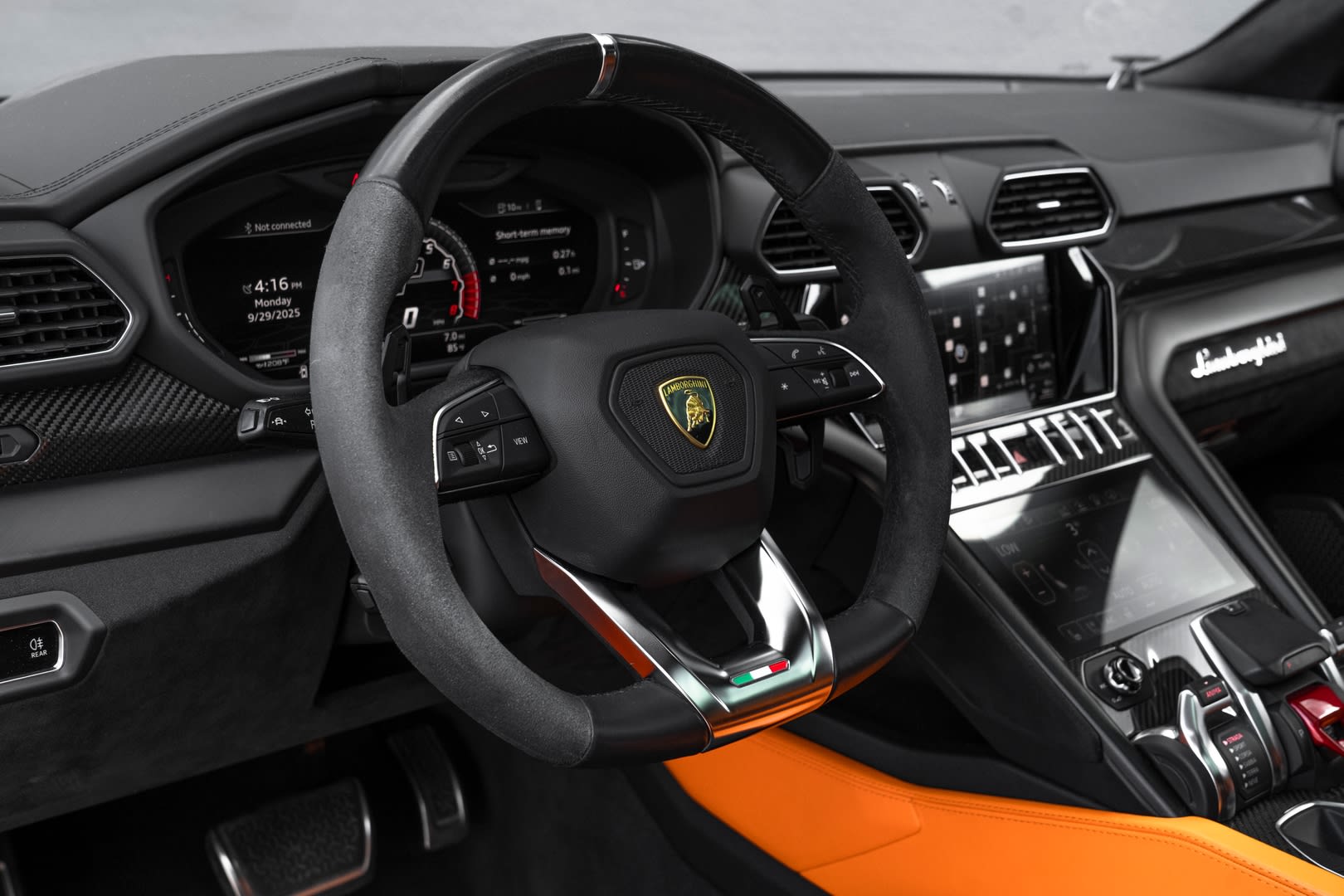 2021 Lamborghini Urus  - Photo 18