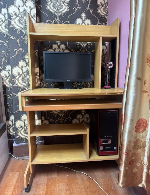 Computer Table / Study Table (Height : 4.5ft, Width : 2.5ft , Depth : 1.5ft)