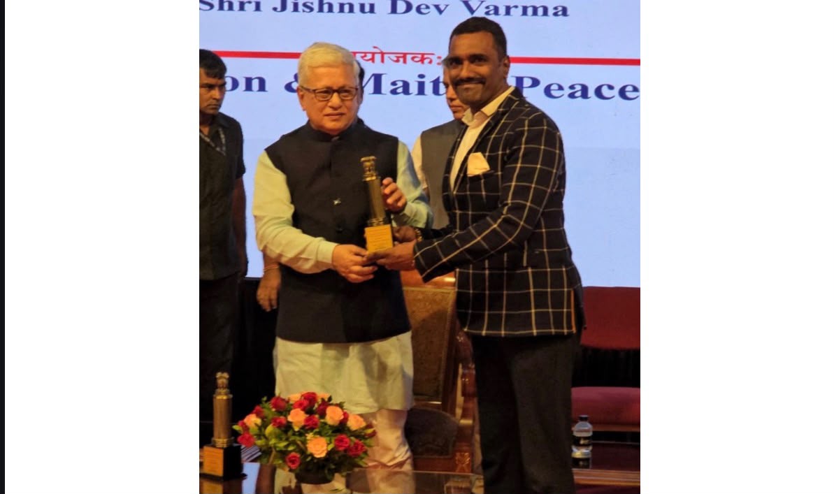 Social Activist Dr. Binu Varghese Honoured with National Excellence Award by Maharashtra Governor Jishnu Dev Varma
