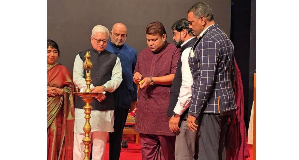 Social Activist Dr. Binu Varghese Honoured with National Excellence Award by Maharashtra Governor Jishnu Dev Varma — Detail photograph 1