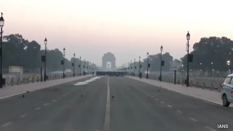 Delhi Air Quality Turns Moderate as Crop Residue Burning Reported Across Six States