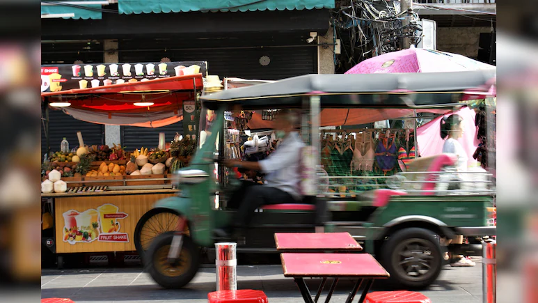 Hindi Warning Sign at Bangkok Hostel Sparks Debate on Indian Tourists’ Behaviour Abroad
