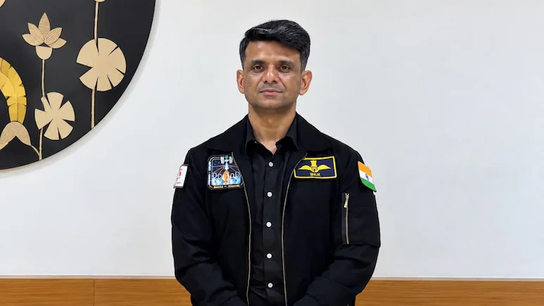 Shubhanshu Shukla Praises Captain Smit Machchhar, Urges Students to Make Informed Career Choices