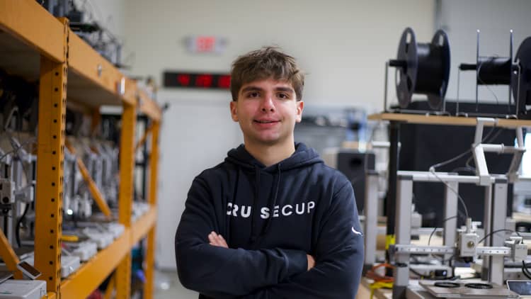 How a 19-Year-Old Built an $808,000 3D-Printing Business With a $500 Investment