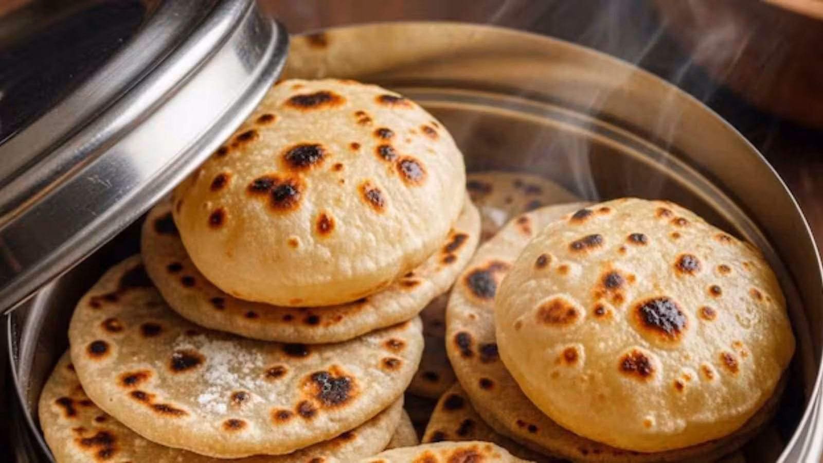 Bay Leaf Hack to Keep Rotis Fresh: A Simple Kitchen Trick for Softer Chapatis