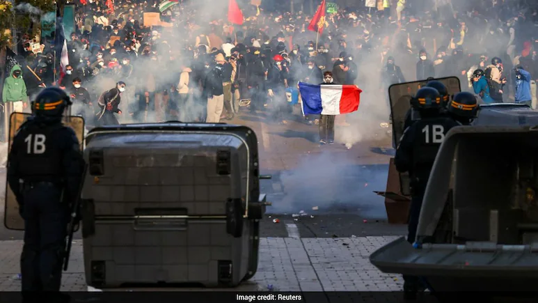 France Plans to Replace University Admissions System by 2028 After Student Protests