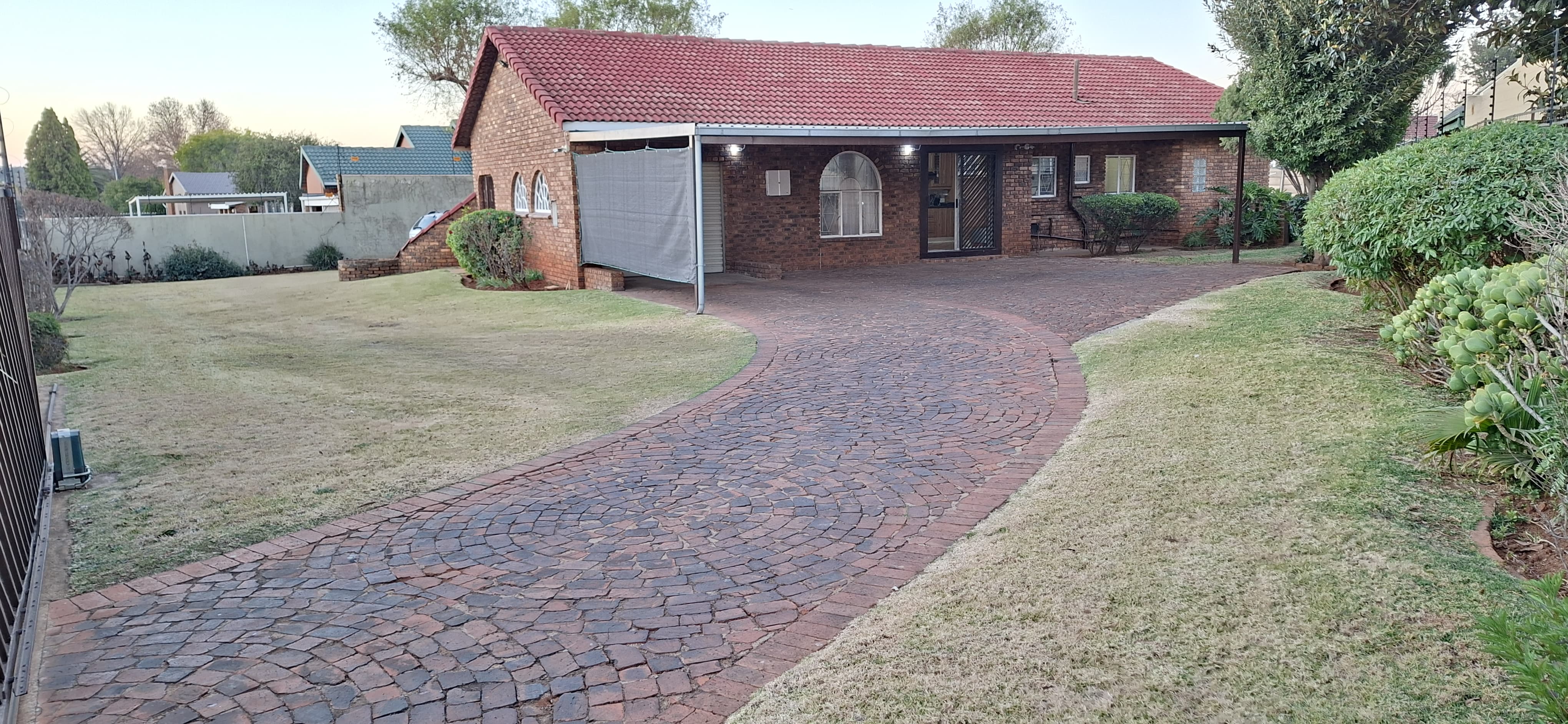 Proudly maintained, Spacious 3 Bedroom Family Home nestled in Elspark