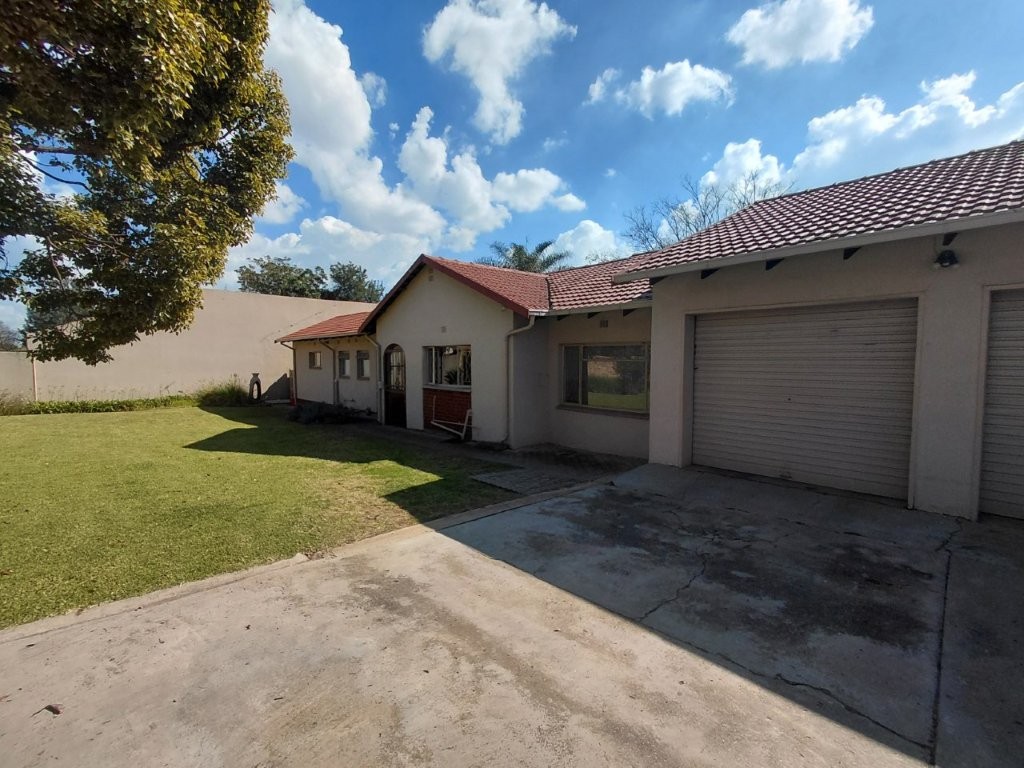 A Home to Love ! Spacious, Modern and Perfectly Positioned! A must see!