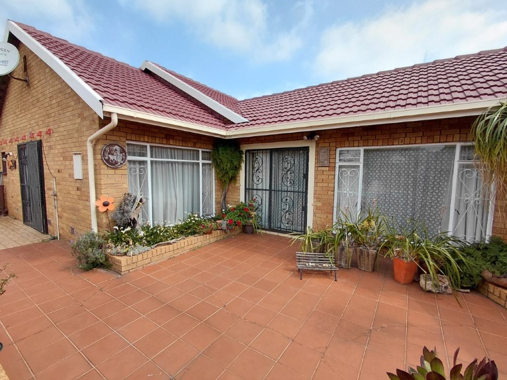 The Family Home You’ve Been Waiting For! Beautifully Maintained Home and Ready to Move In!