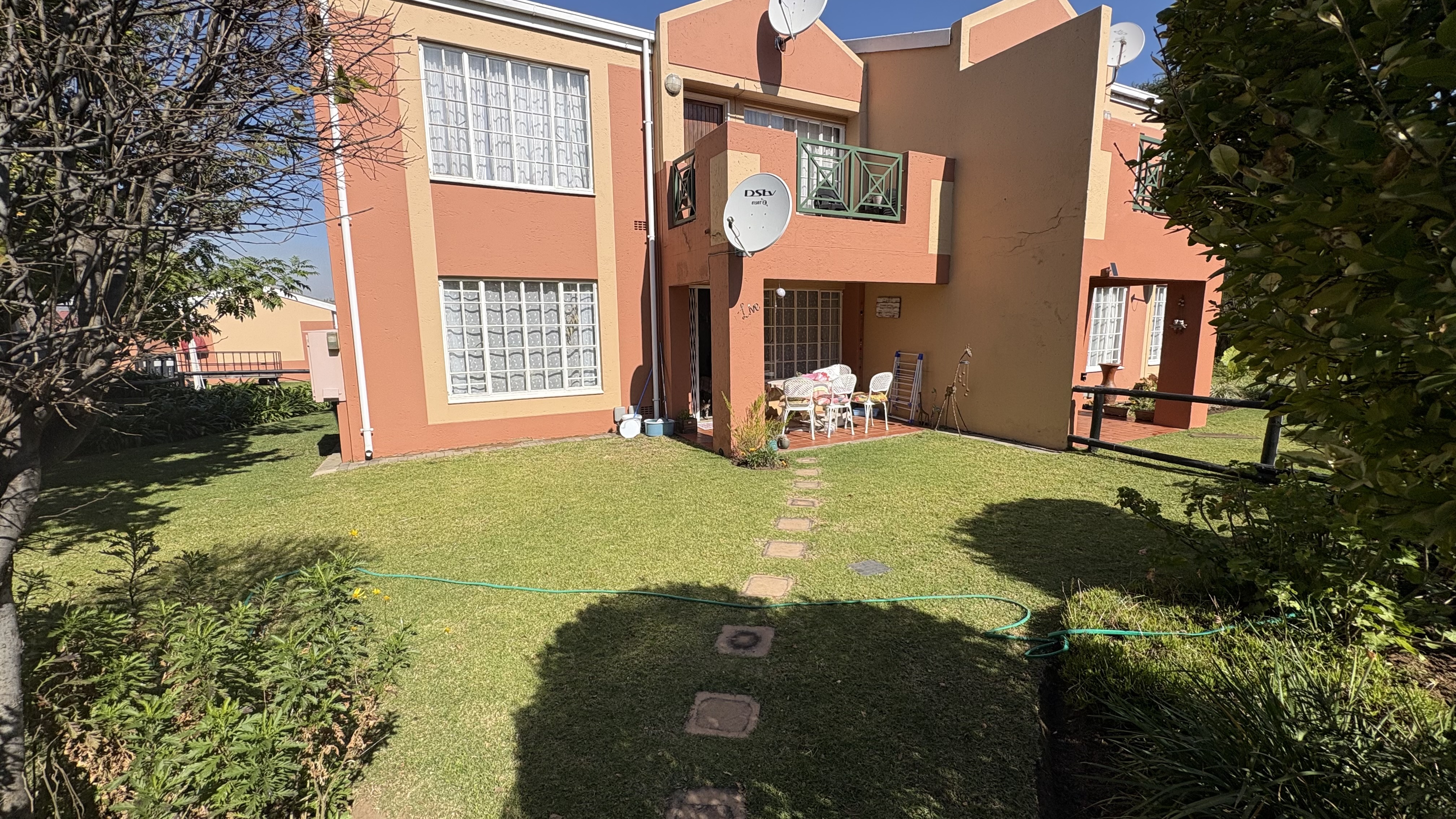 Pet Friendly Unit! A must see! Modern! An absolute gem! Two Bedroom Unit in Farrarmere!