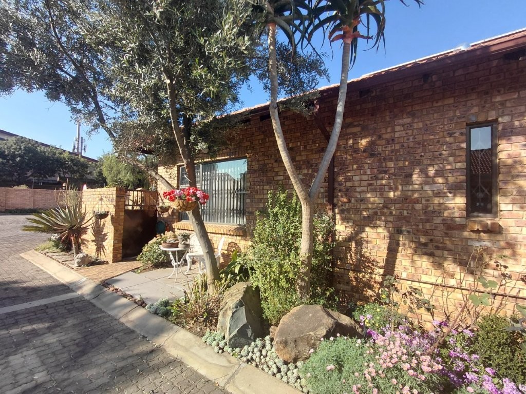 Prime Position! Modern Home – Stylish, Spacious & Effortless Living!