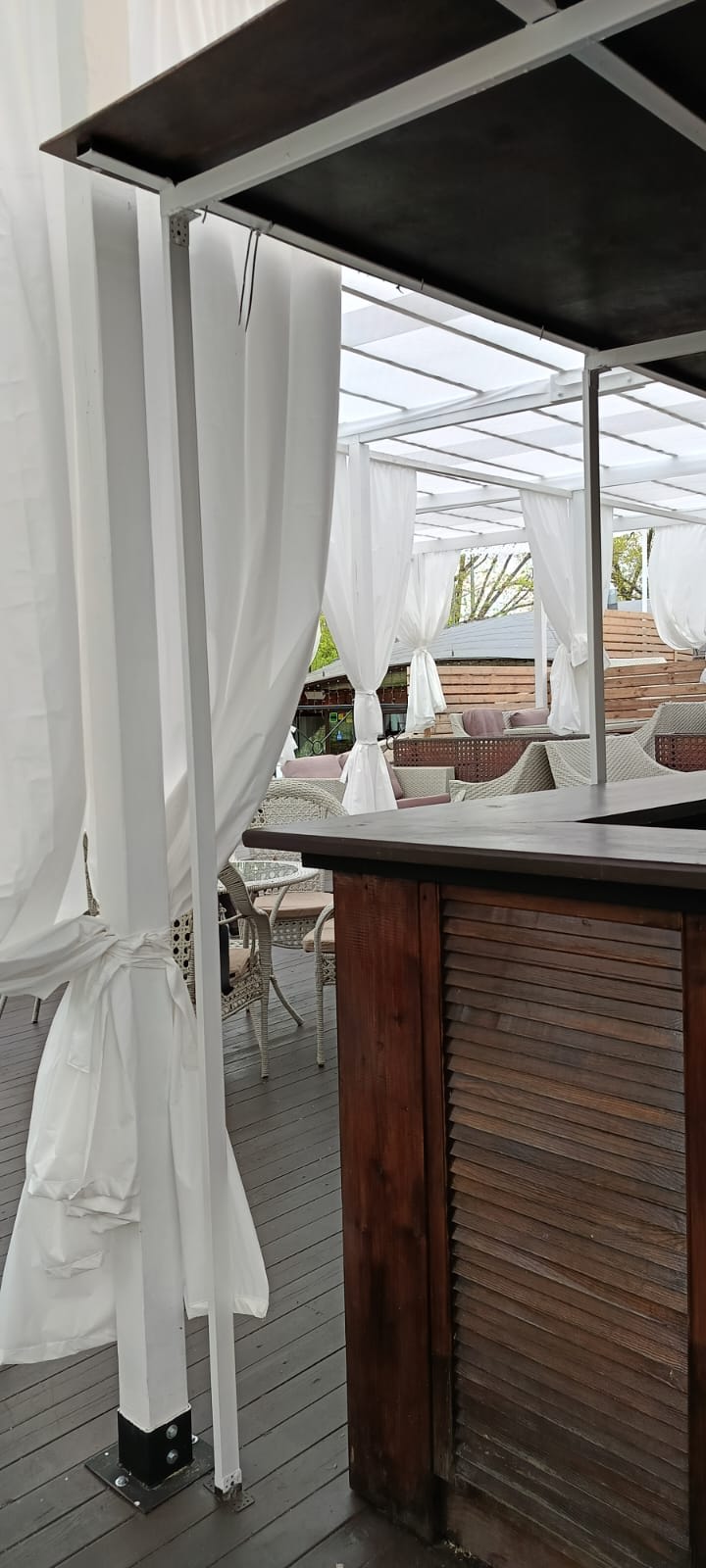 Фотография объекта: Защитные рольставни для коммерческих объектов в Санкт-Петербурге — монтаж под ключ