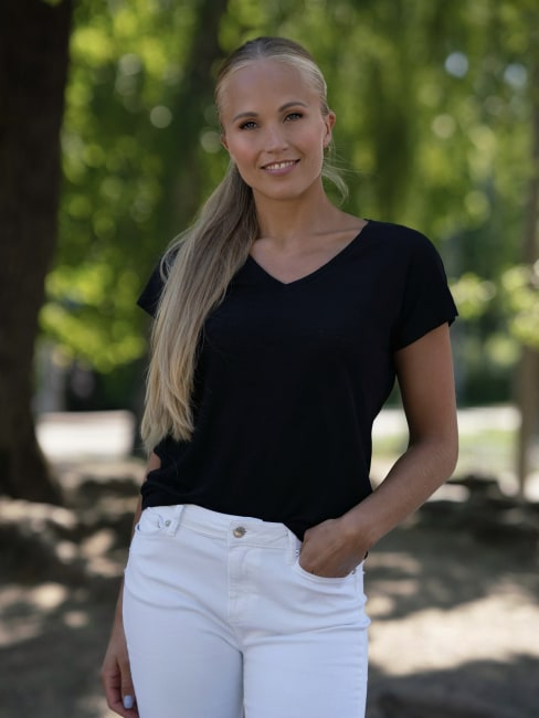 Linen V-Neck Tee Black