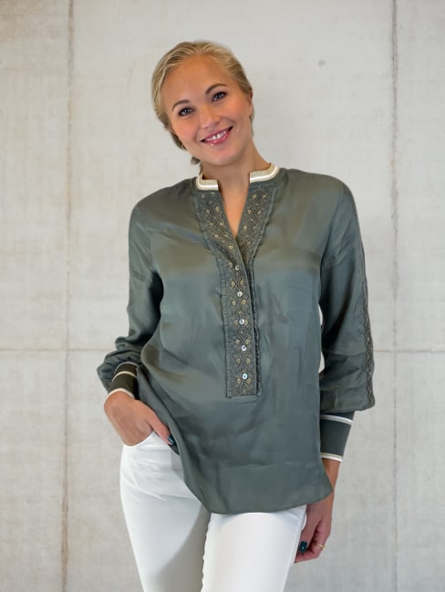 Hazel Shirt Basil green