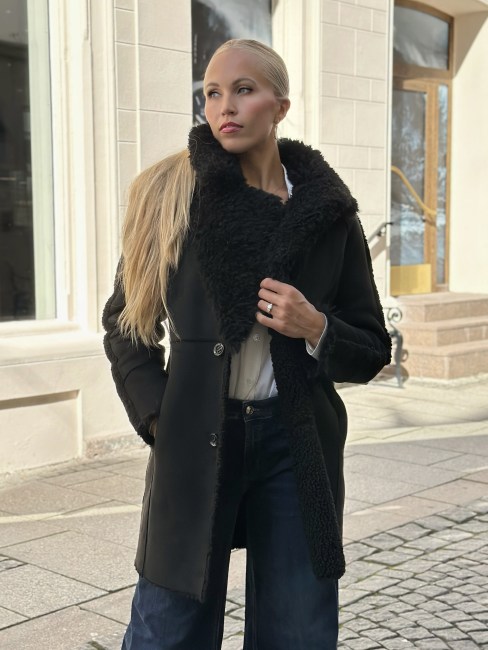 Andie Coat Black