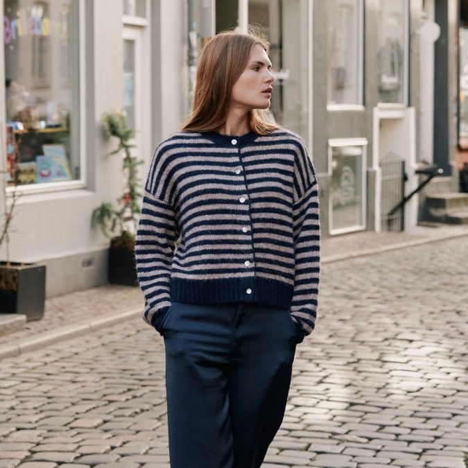 Isana Stripe