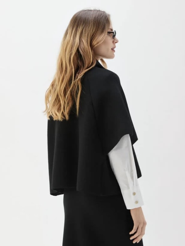Gertrude cape Black