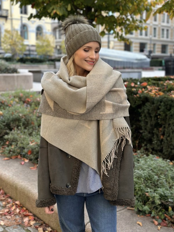 River Logo Lammeullskjerf Olive