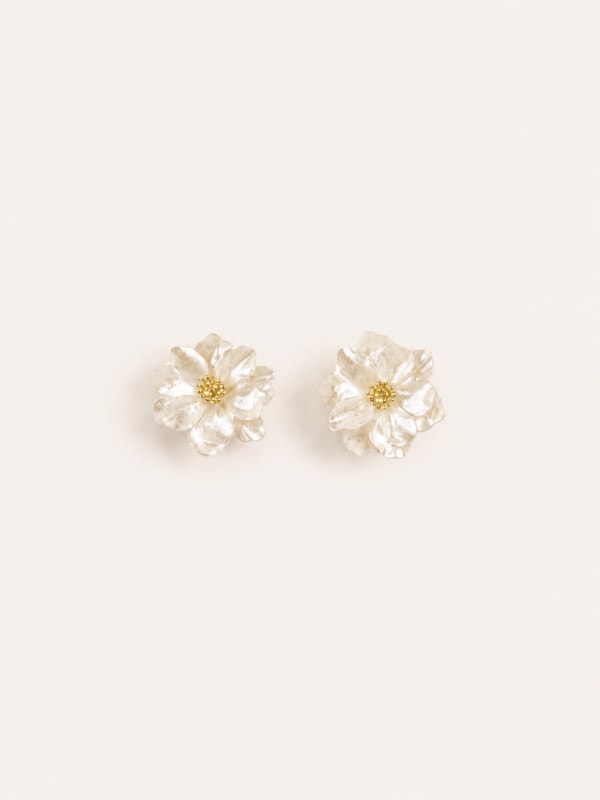 Sakura White