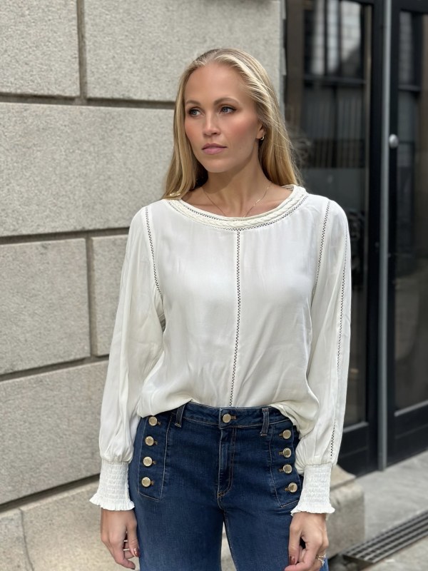 Meri, boat neck blouse Off White