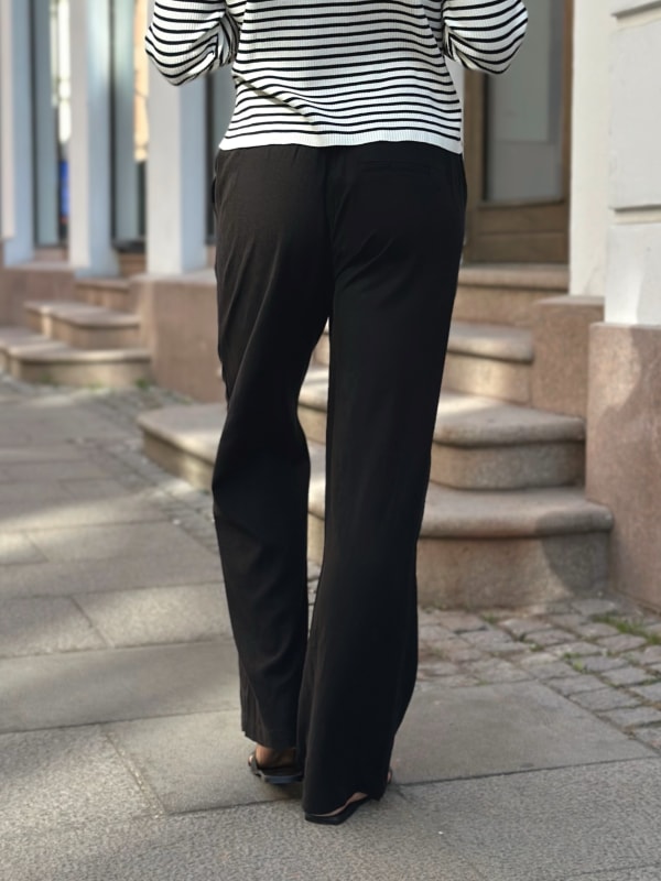 Naja 7 Pants Black