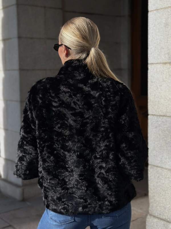 Persio cape Black