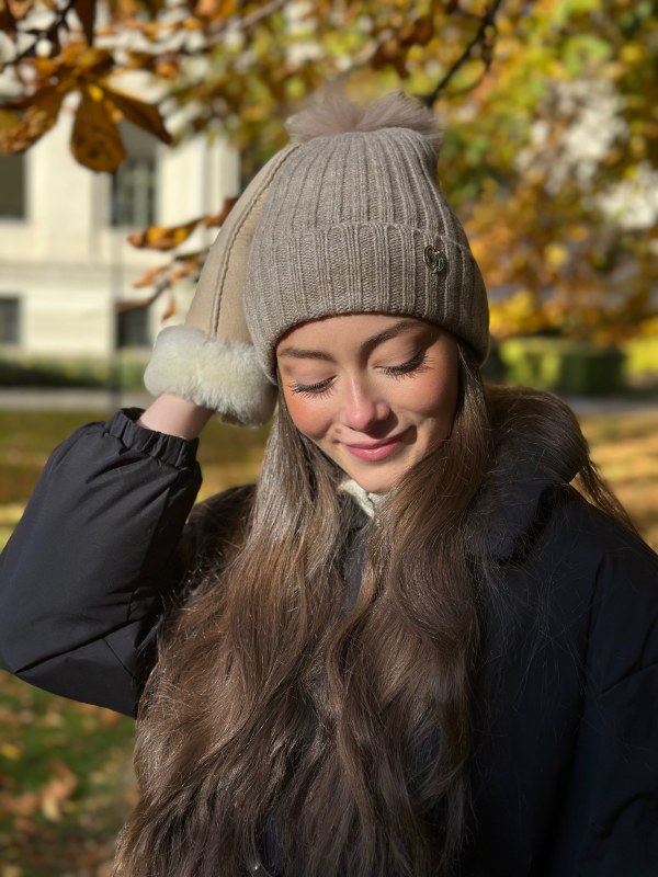 Klassisk Lue i rib med dusk Beige