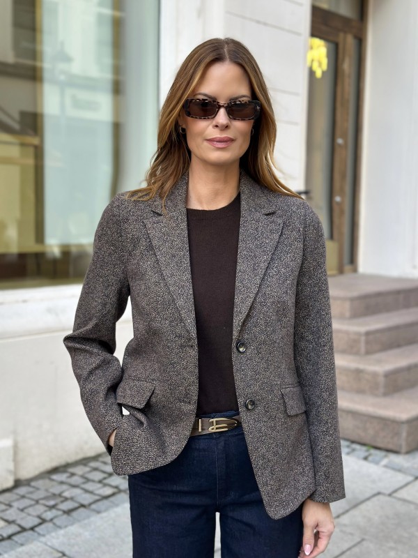 Stacie, blazer After Dark