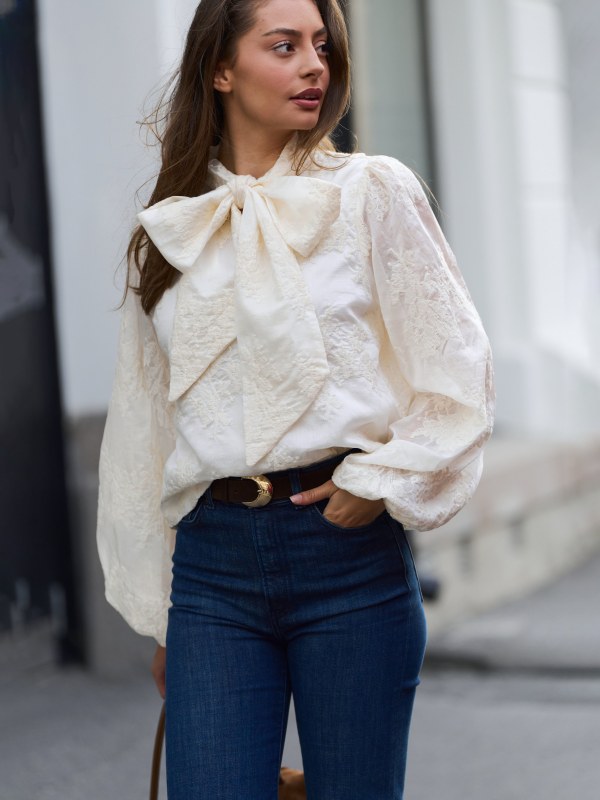 Jofrid Lace Bow Blouse Creme